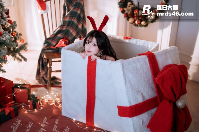 极品高颜值巨乳女神 相关图片4