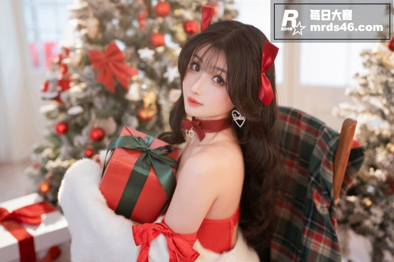极品高颜值巨乳女神 相关图片8