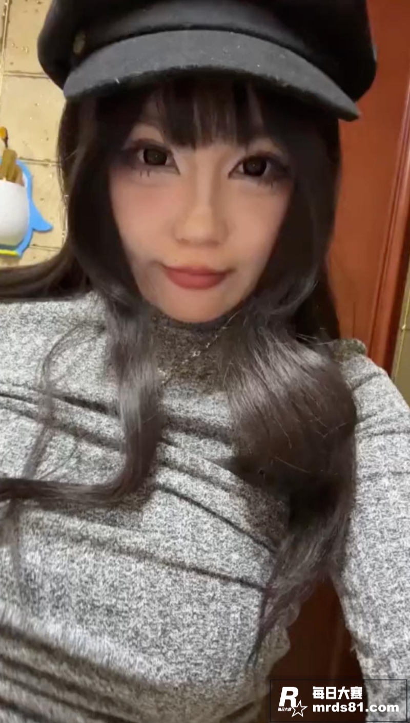 高颜值微胖巨乳妹 紫相关图片3