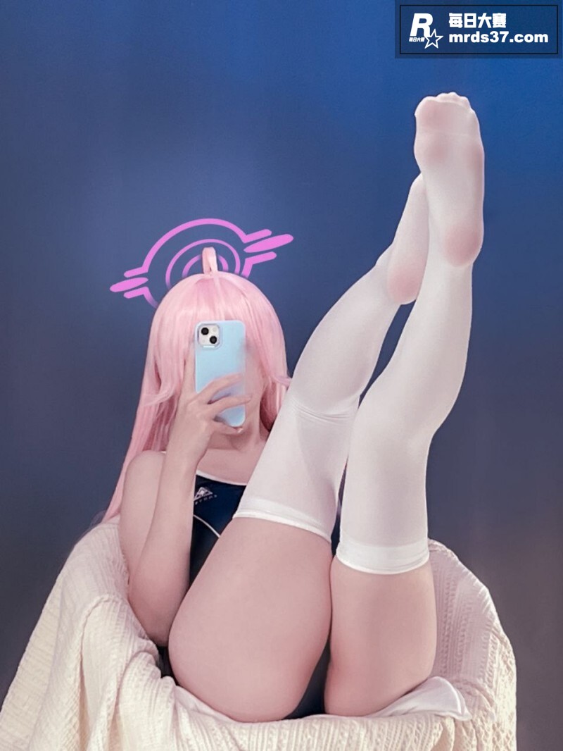 Fansly白丝美臀相关图片25