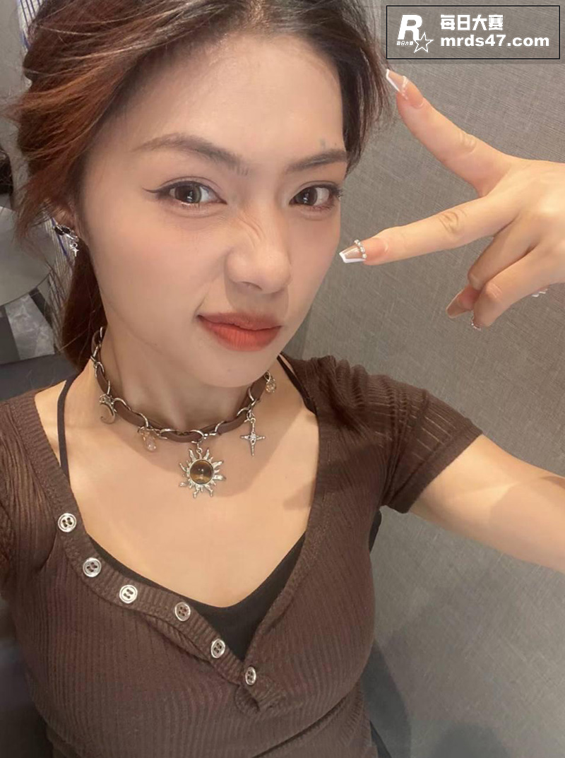 抖音高颜值嫩妹 铁锤相关图片6