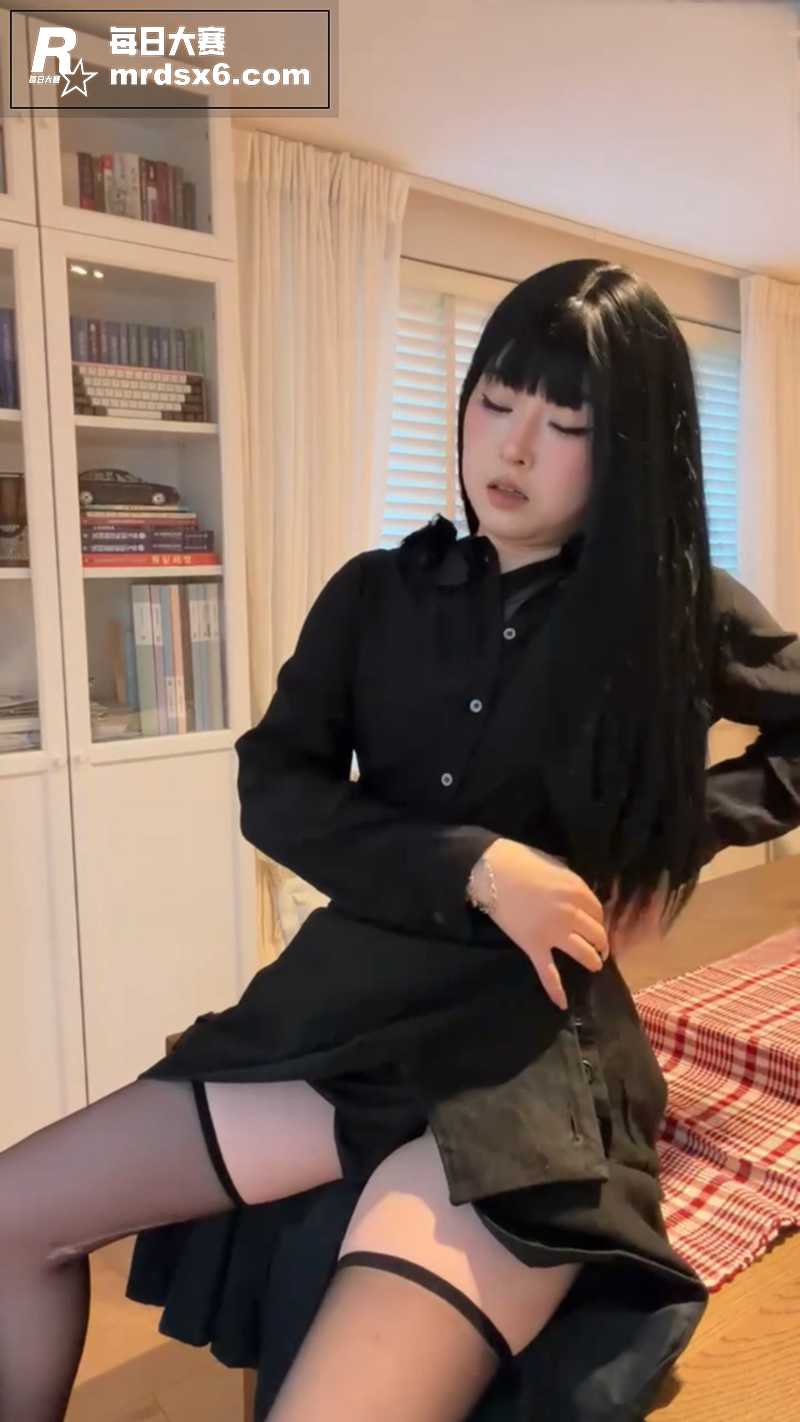 推特阿黑颜女神 噗噗相关图片2