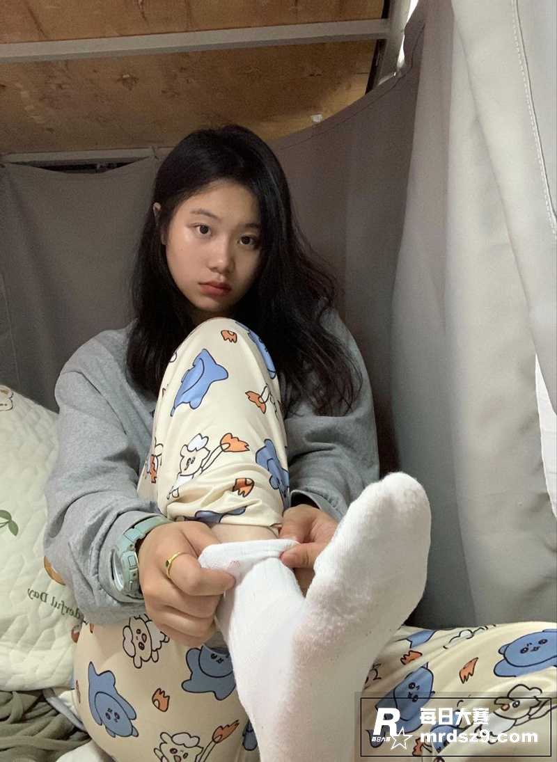 抖音高颜值极品女大 相关图片2