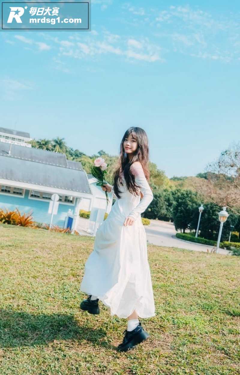 19岁高颜值嫩妹泄密相关图片6