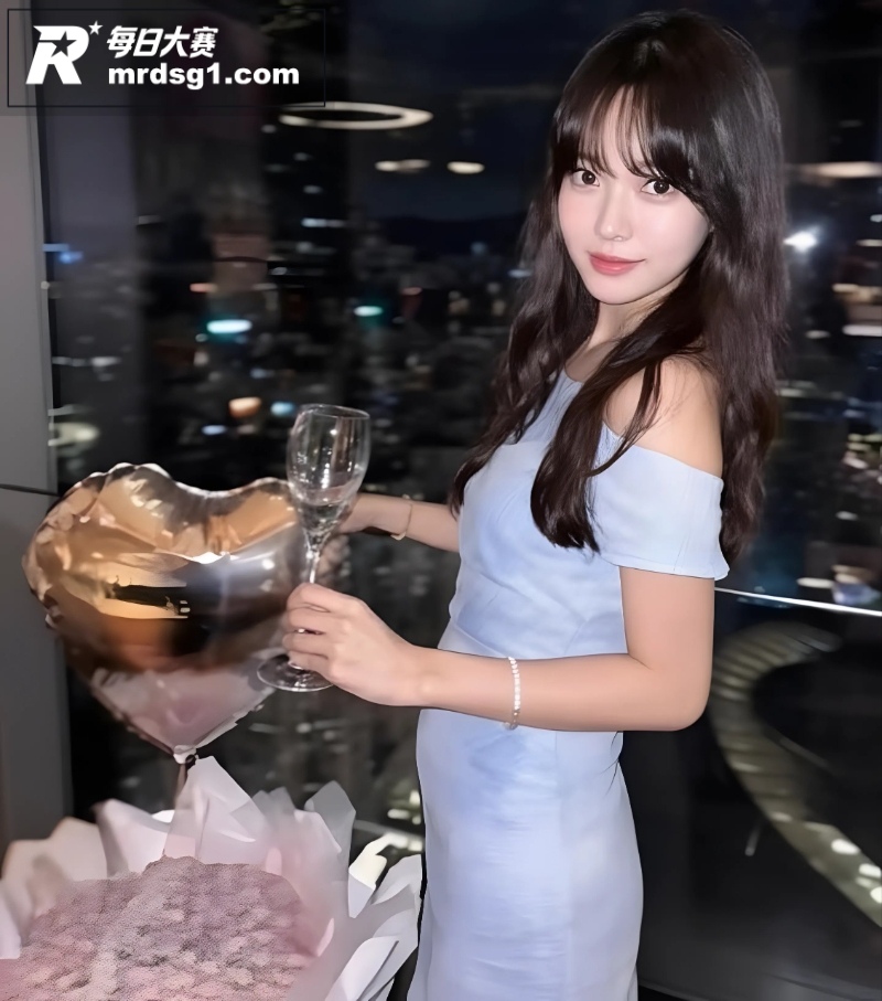 19岁高颜值嫩妹泄密相关图片10