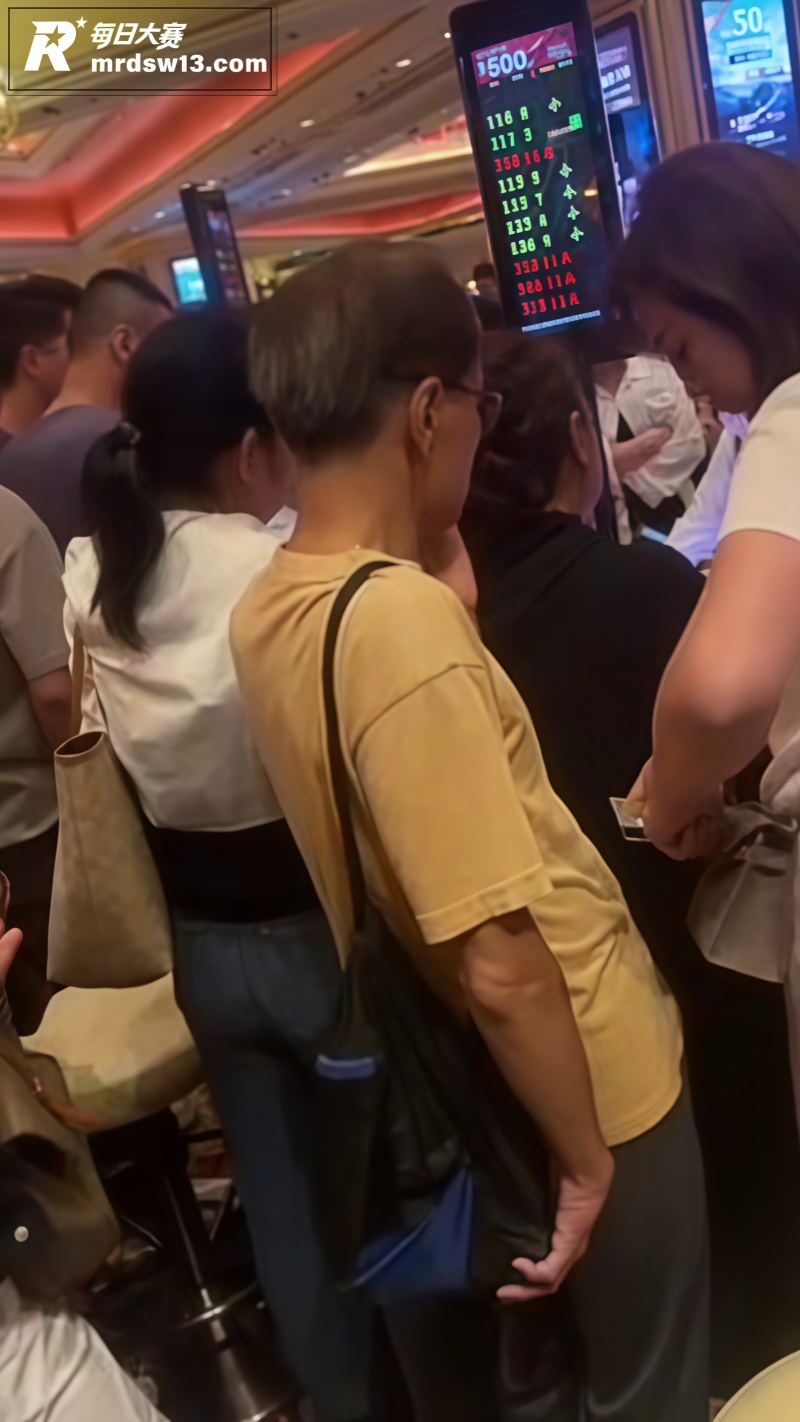 澳门赌场老头当众猥亵相关图片5