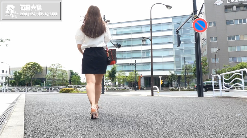 假装偷拍系列 尾随跟相关图片1