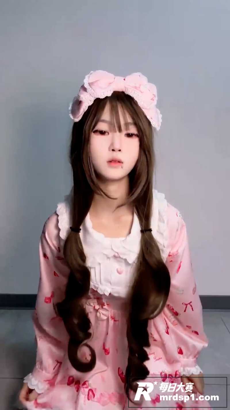 推特高颜值巨乳萝莉 相关图片1