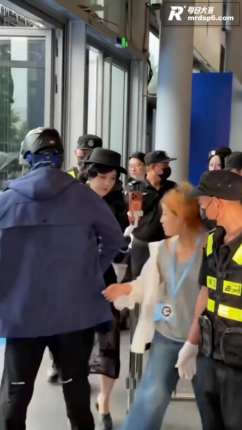 抖音高颜值百万粉丝网相关图片2
