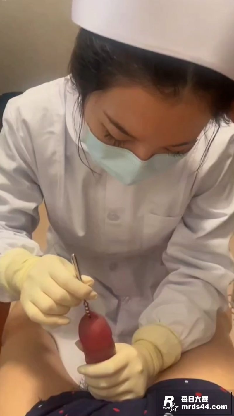 白衣天使姐姐滴着精油相关图片2