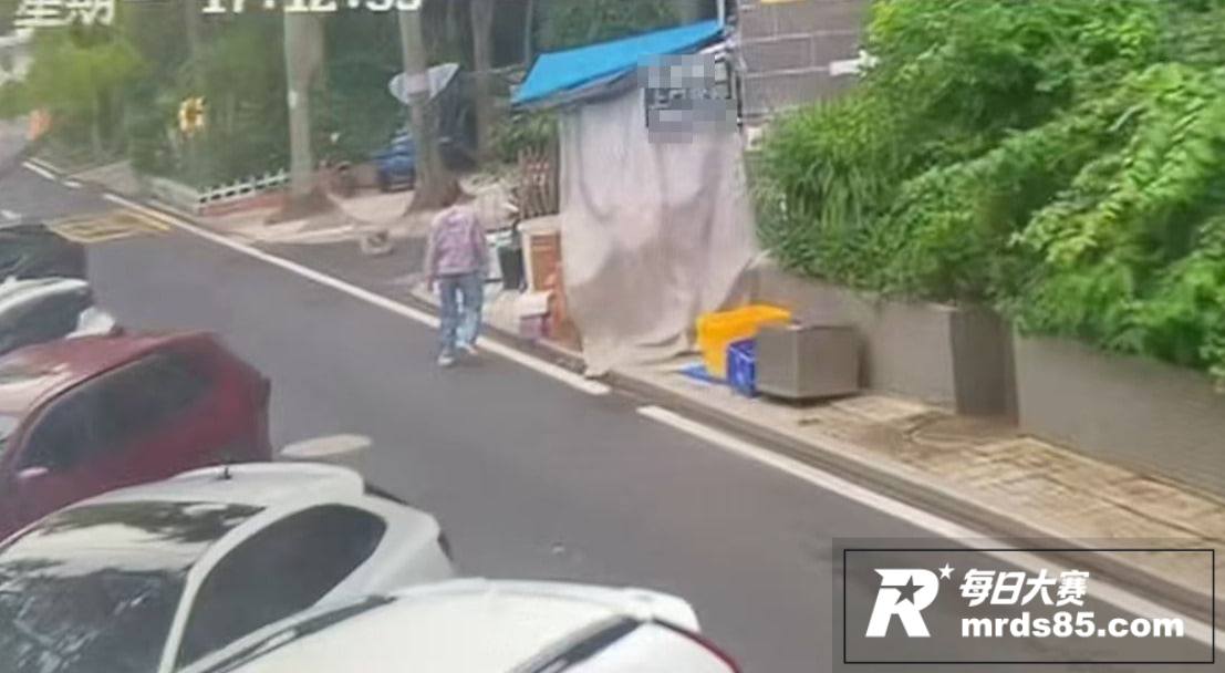 海底捞保洁藏顾客手机相关图片5