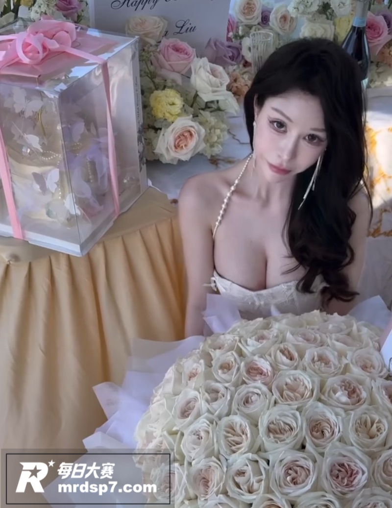 极品高颜值巨乳模特 相关图片5