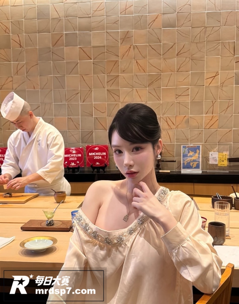 极品高颜值巨乳模特 相关图片10