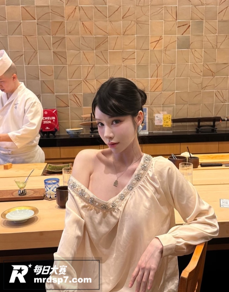 极品高颜值巨乳模特 相关图片11
