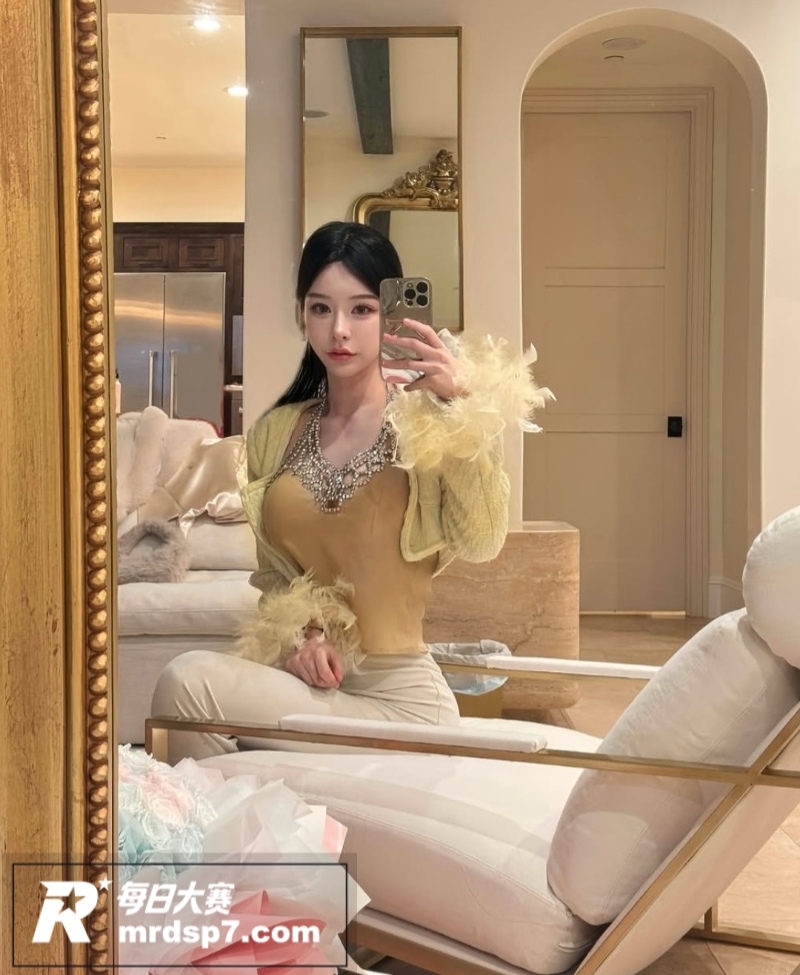 极品高颜值巨乳模特 相关图片12