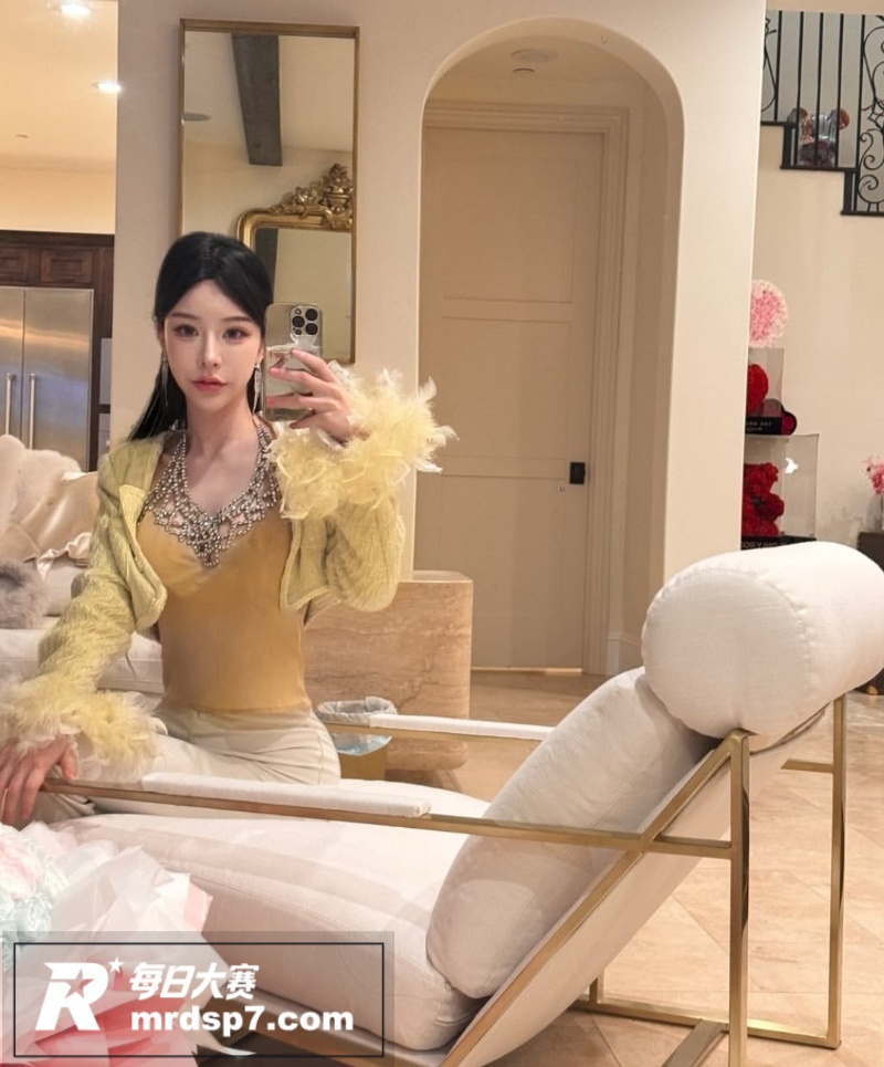 极品高颜值巨乳模特 相关图片14