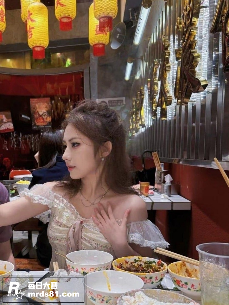 高颜值性感少妇 出轨相关图片2