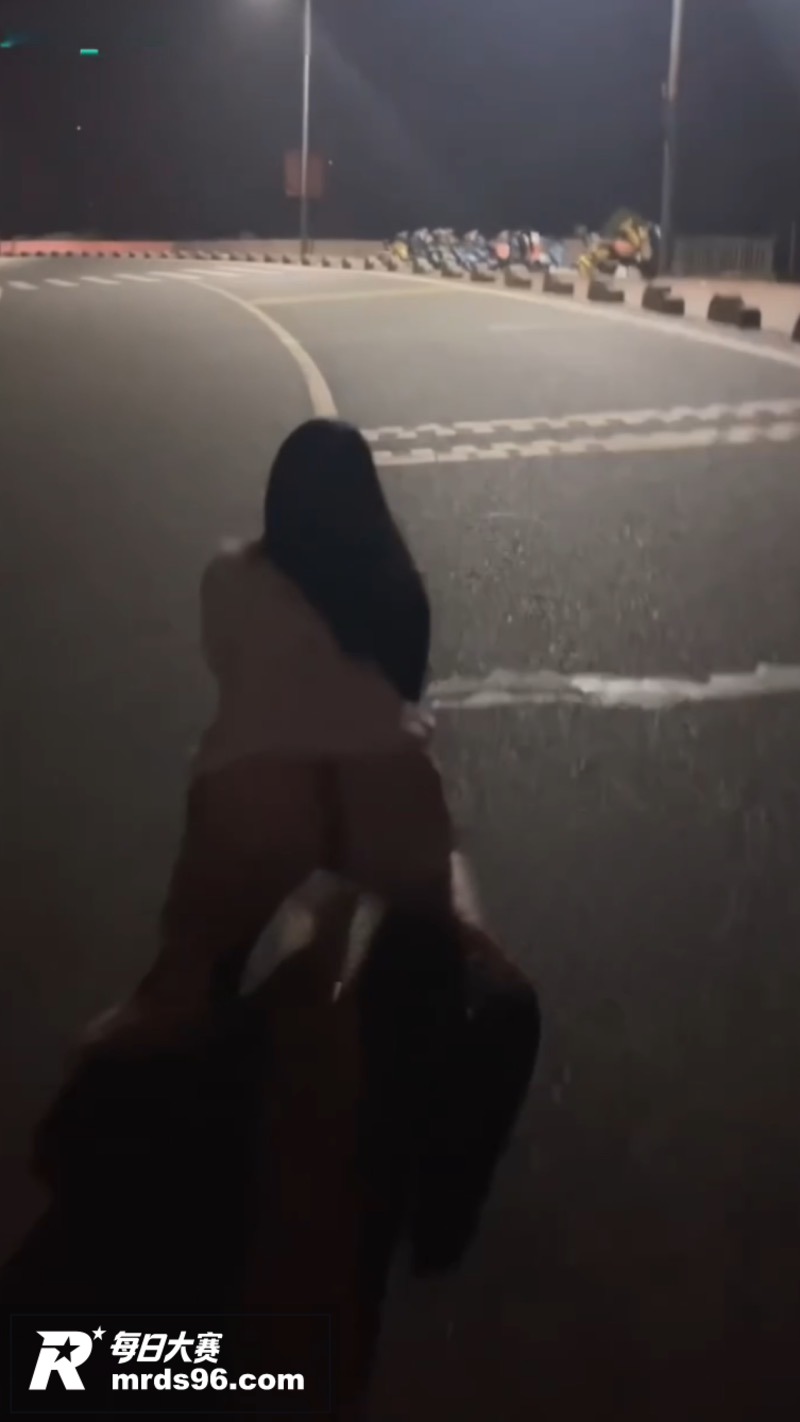 推特极品绿帽淫妻 乖相关图片1