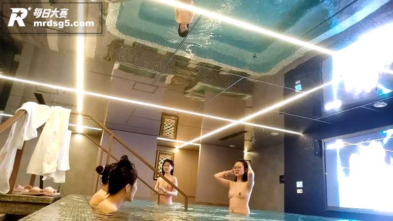 洗浴中心近距离偷拍 相关图片10