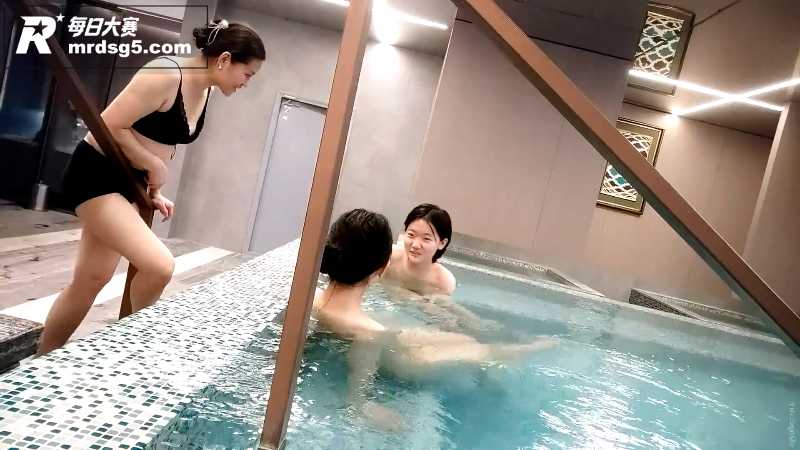 洗浴中心近距离偷拍 相关图片11