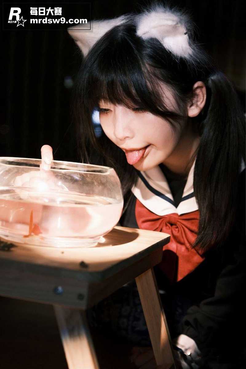 推特高颜值美乳翘臀福相关图片4