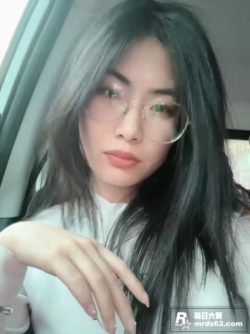 眼镜学妹 小新 恋爱相关图片1