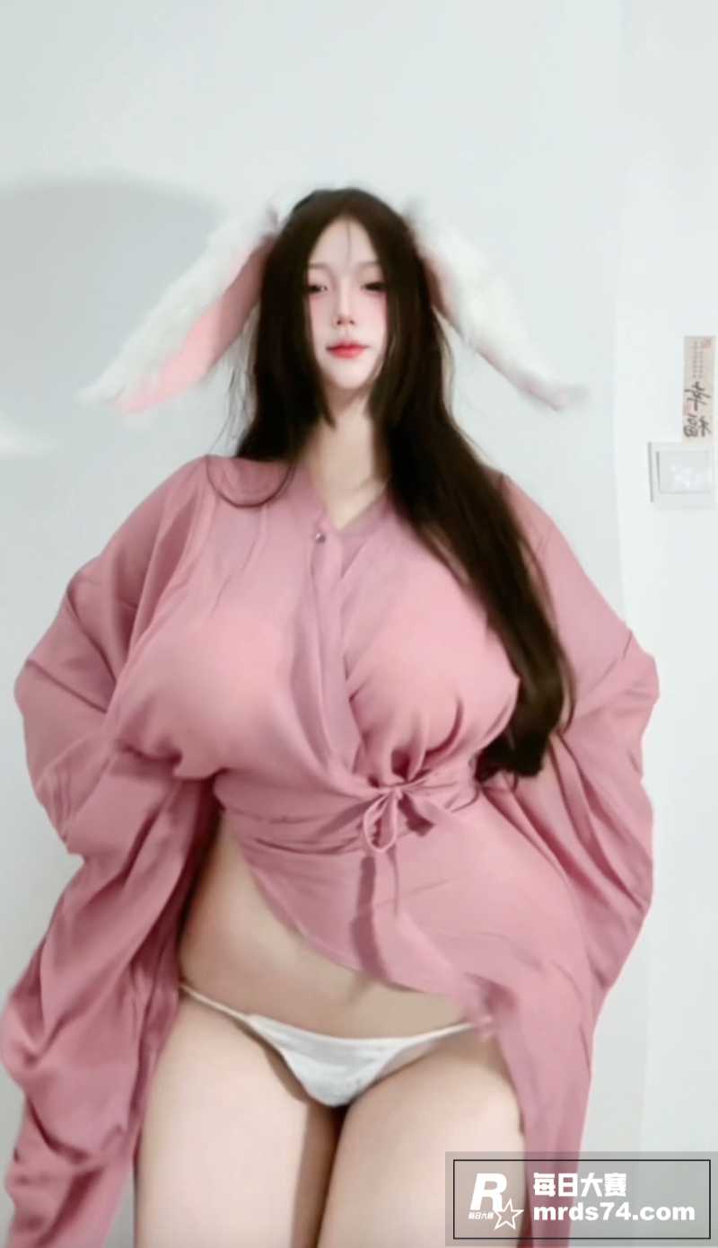 快手巨乳网 红迷人张相关图片4