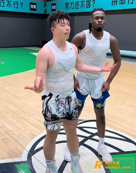牛教练与安尼打球扒裤相关图片3