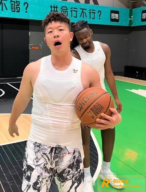 牛教练与安尼打球扒裤相关图片4