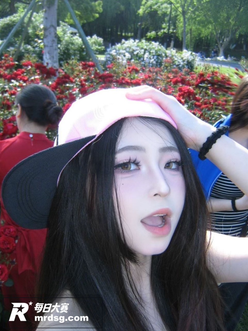 高颜值反差母狗少女 相关图片1