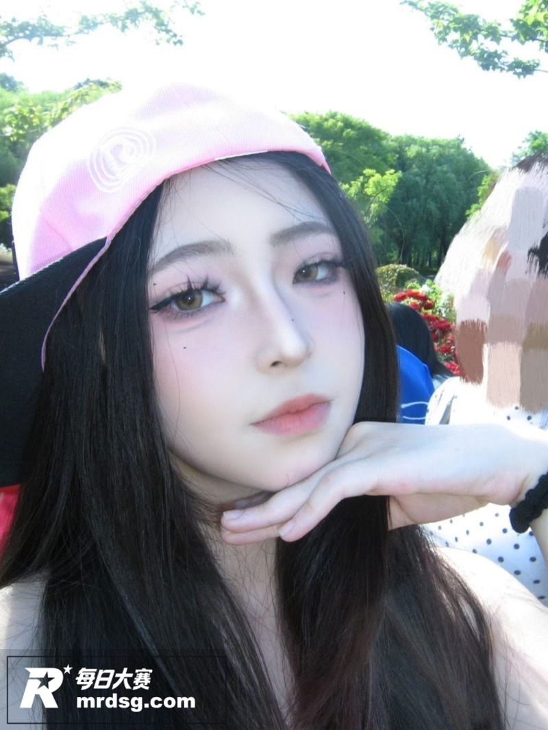 高颜值反差母狗少女 相关图片2
