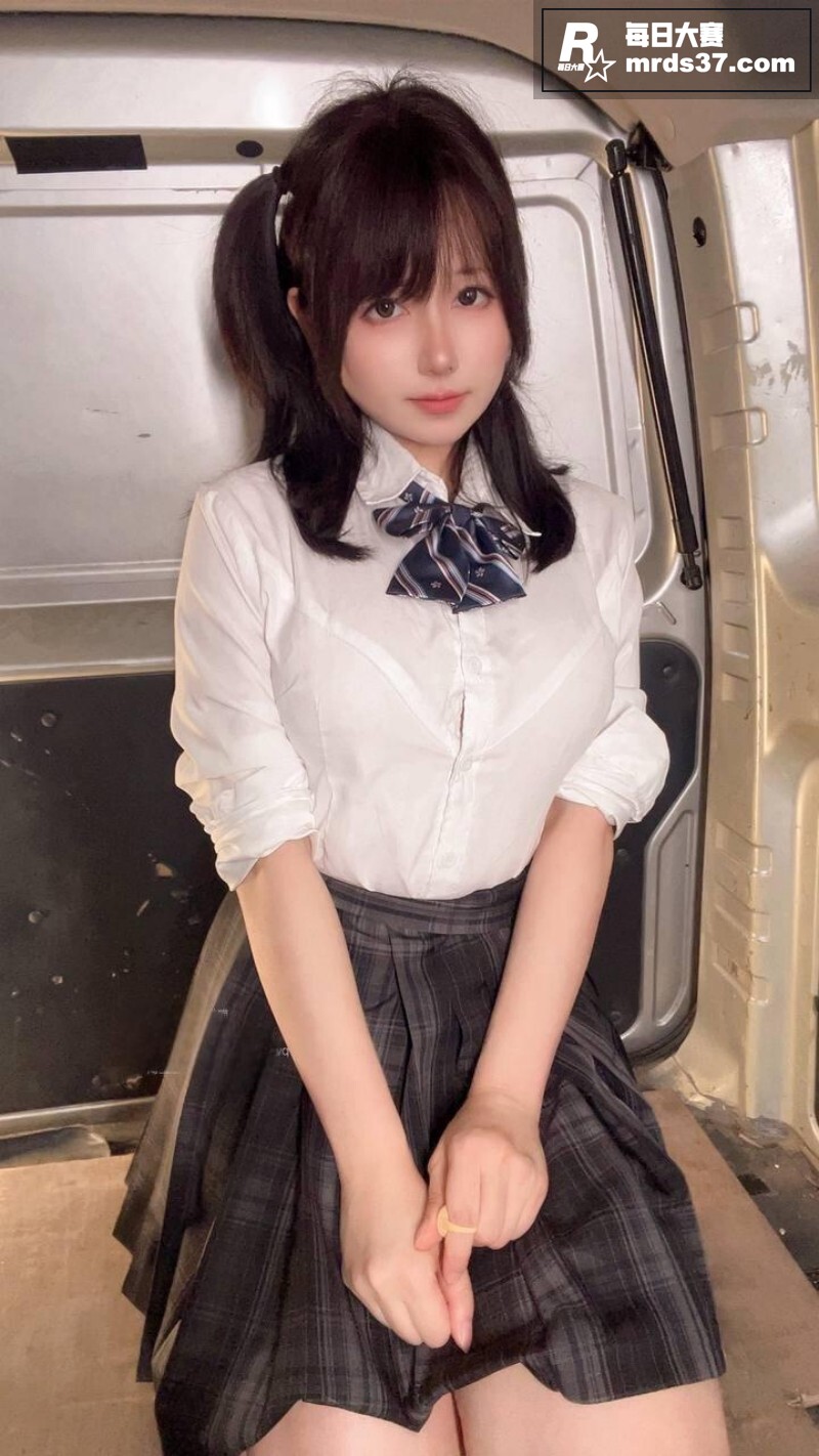 双马尾魔鬼身材嫩模 相关图片20