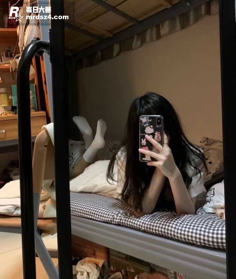 极品反差学生妹自拍泄相关图片2