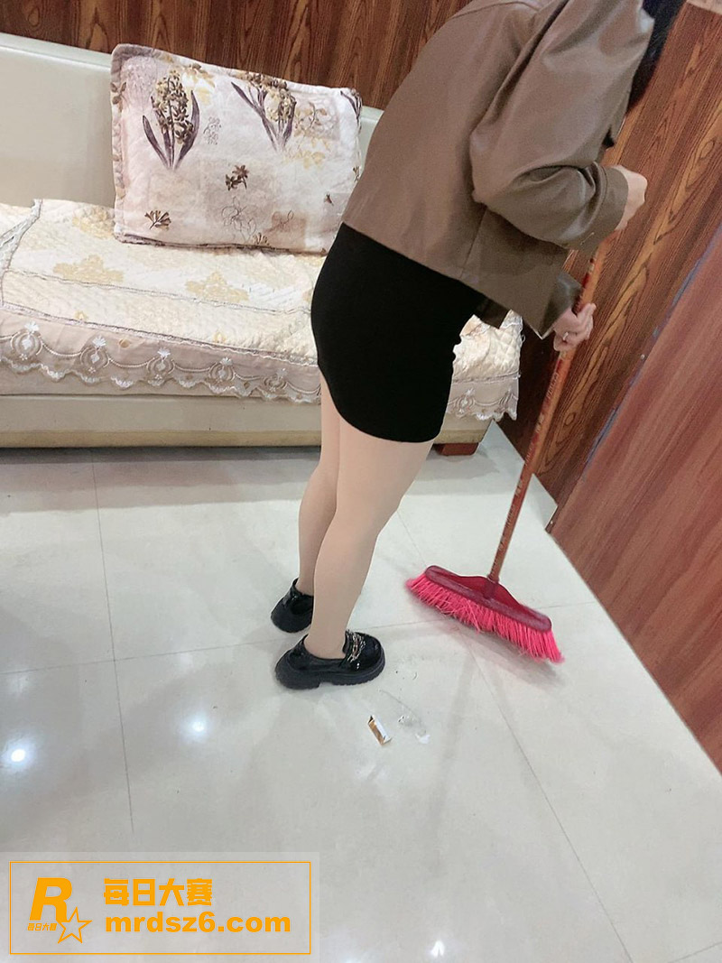 海角社区 我的长腿嫂相关图片1