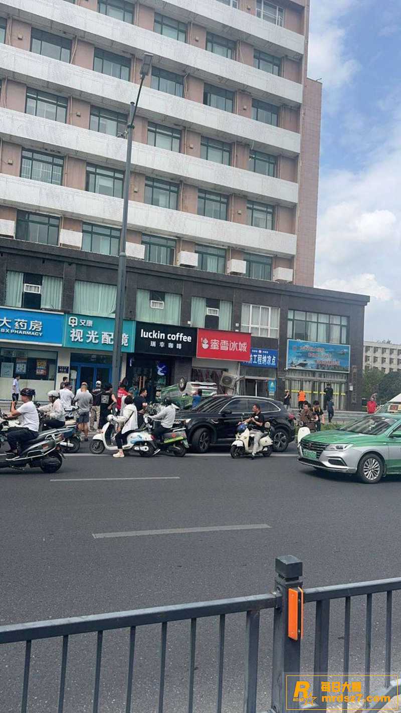 河南郑州发生严重交通相关图片4