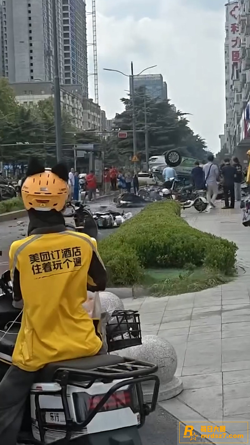 河南郑州发生严重交通相关图片5