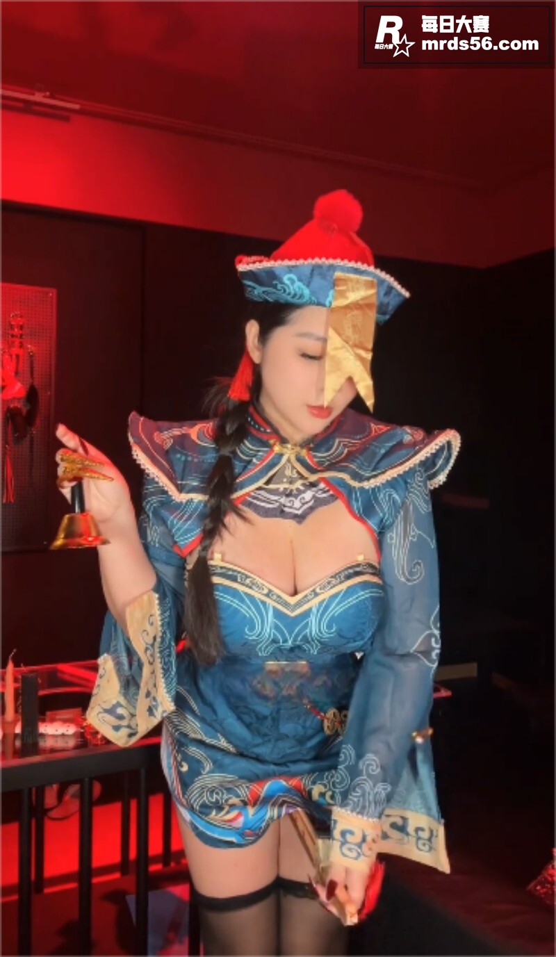 高颜值巨乳福利姬 小相关图片3