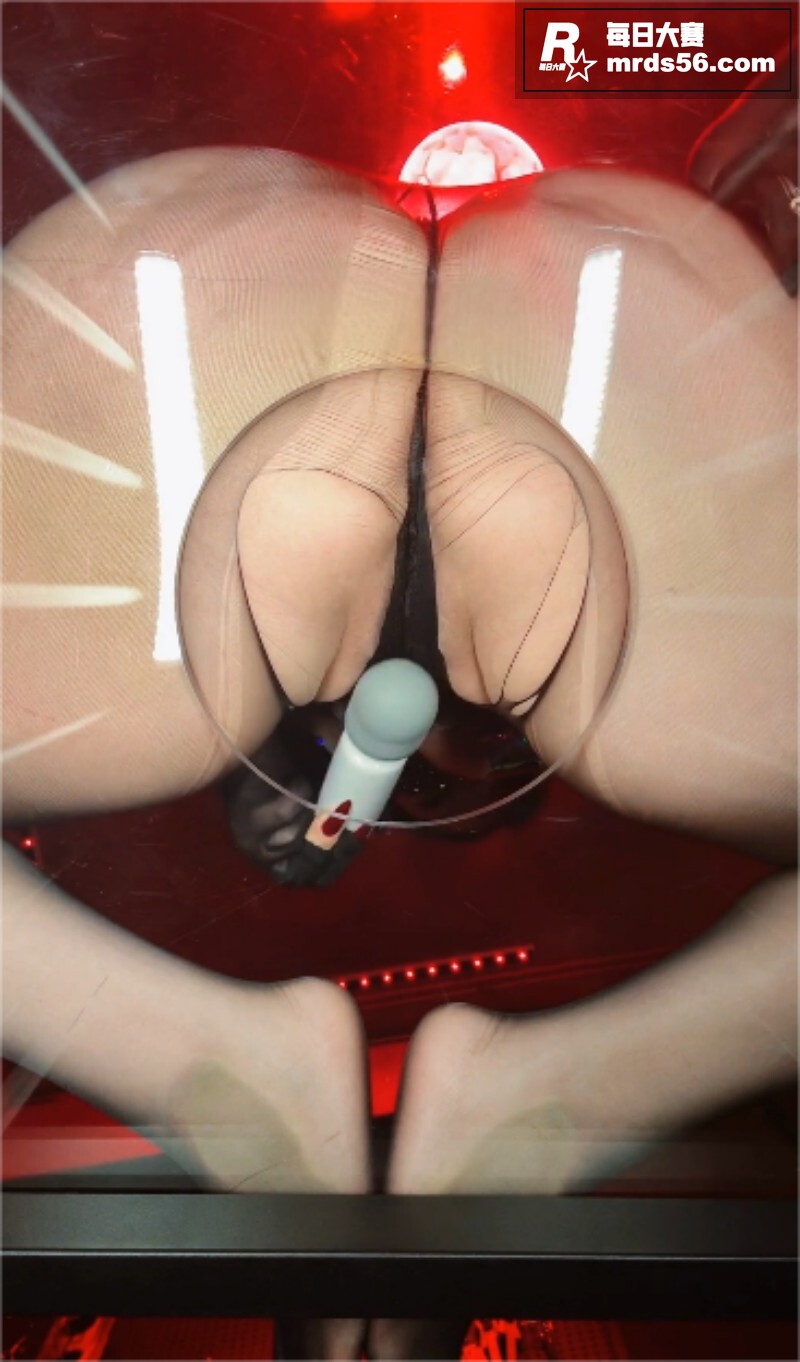 高颜值巨乳福利姬 小相关图片4