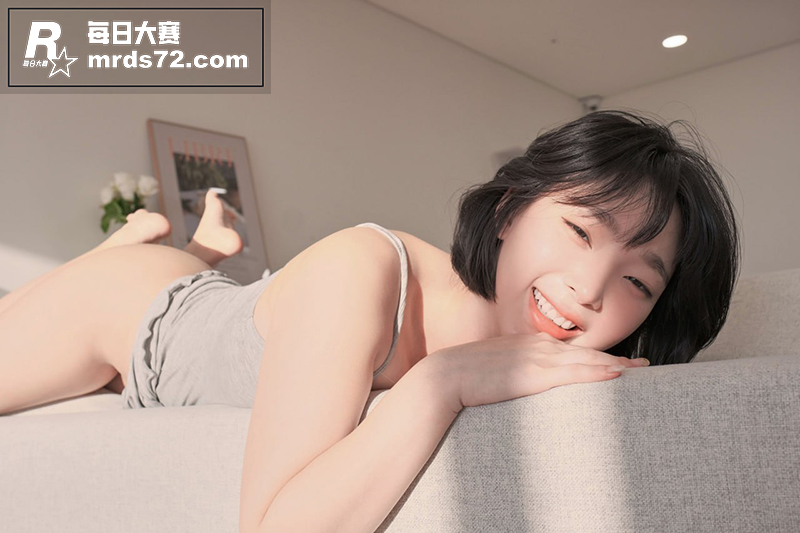 韩国高颜值巨乳模特 相关图片6