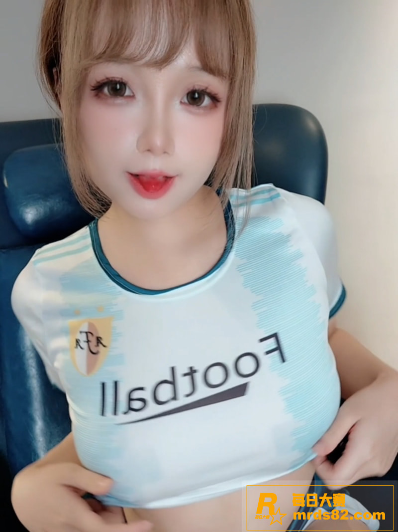 推特日本童颜巨乳女神相关图片2