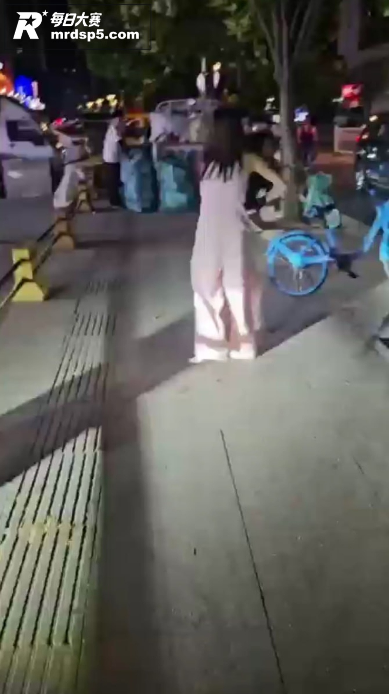 河北街头抓小三现场！相关图片1