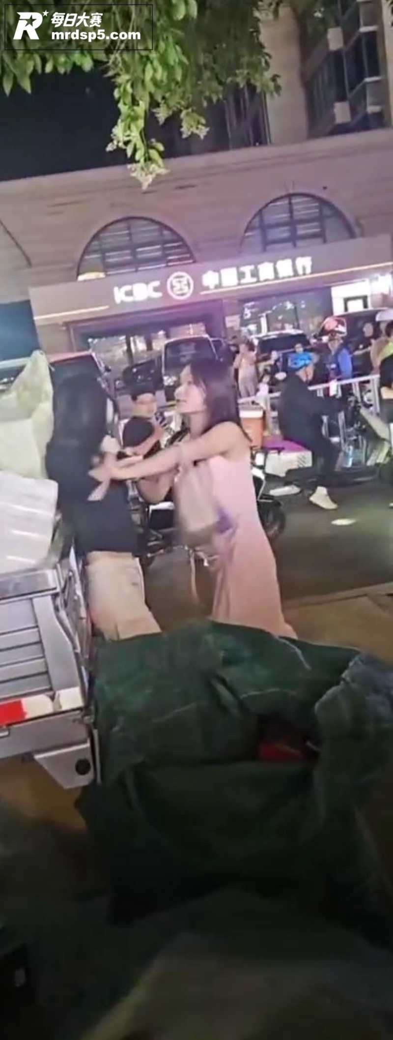 河北街头抓小三现场！相关图片3
