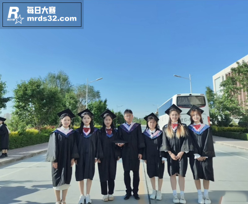 甘肃反差眼镜妹 于雪相关图片12