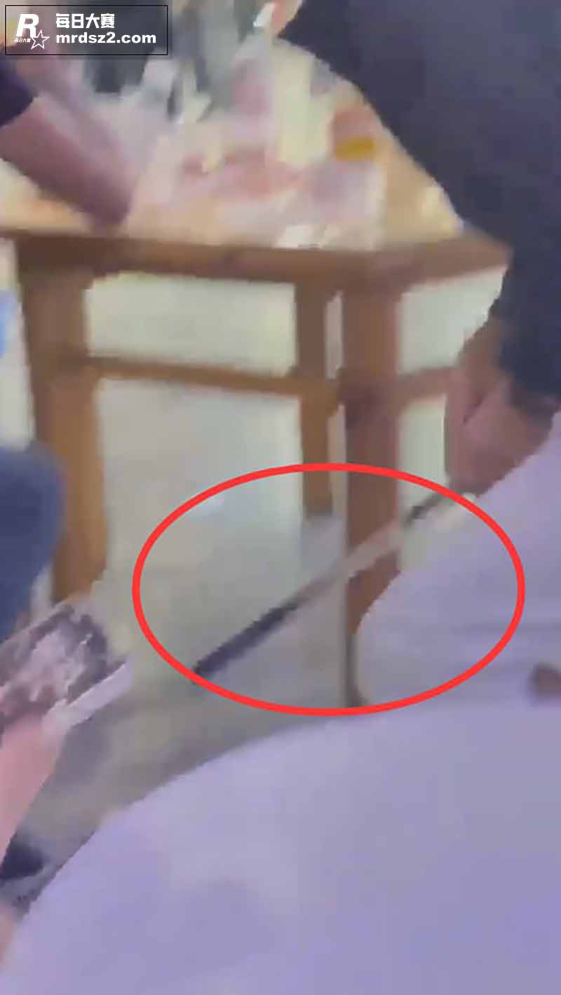 精神小伙台球厅多人混相关图片4
