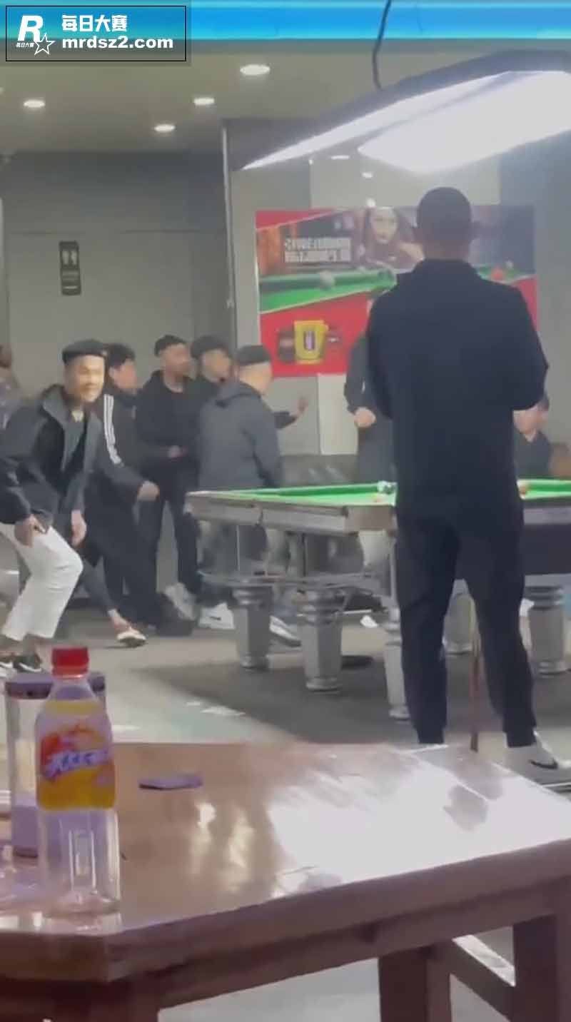 精神小伙台球厅多人混相关图片6
