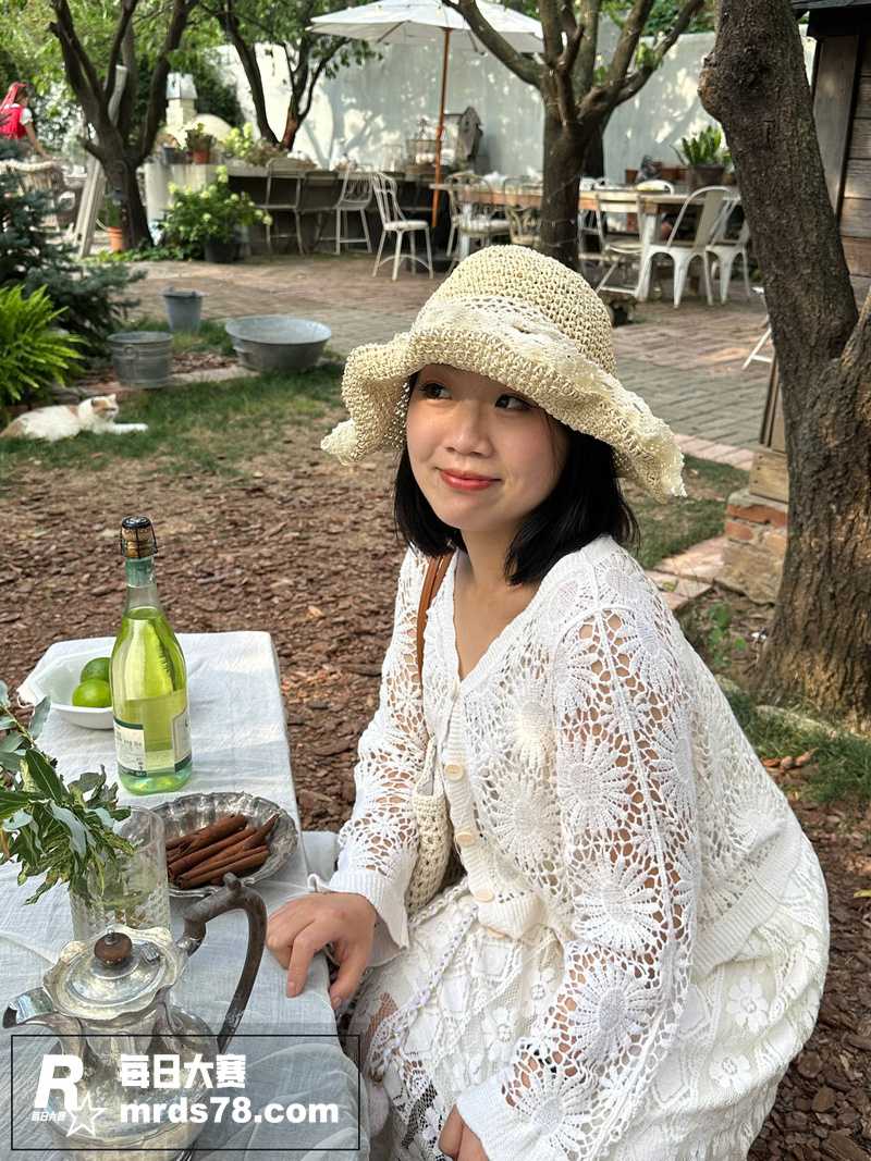 超反差母狗人妻被炮友相关图片3