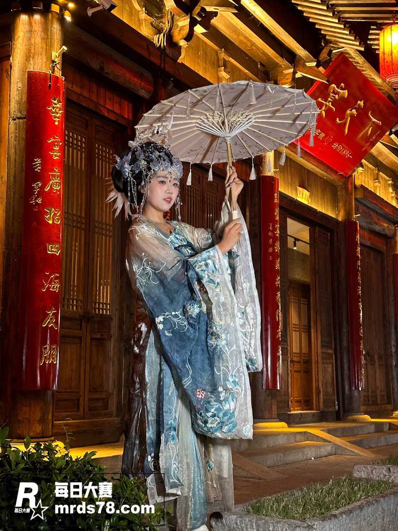 超反差母狗人妻被炮友相关图片4