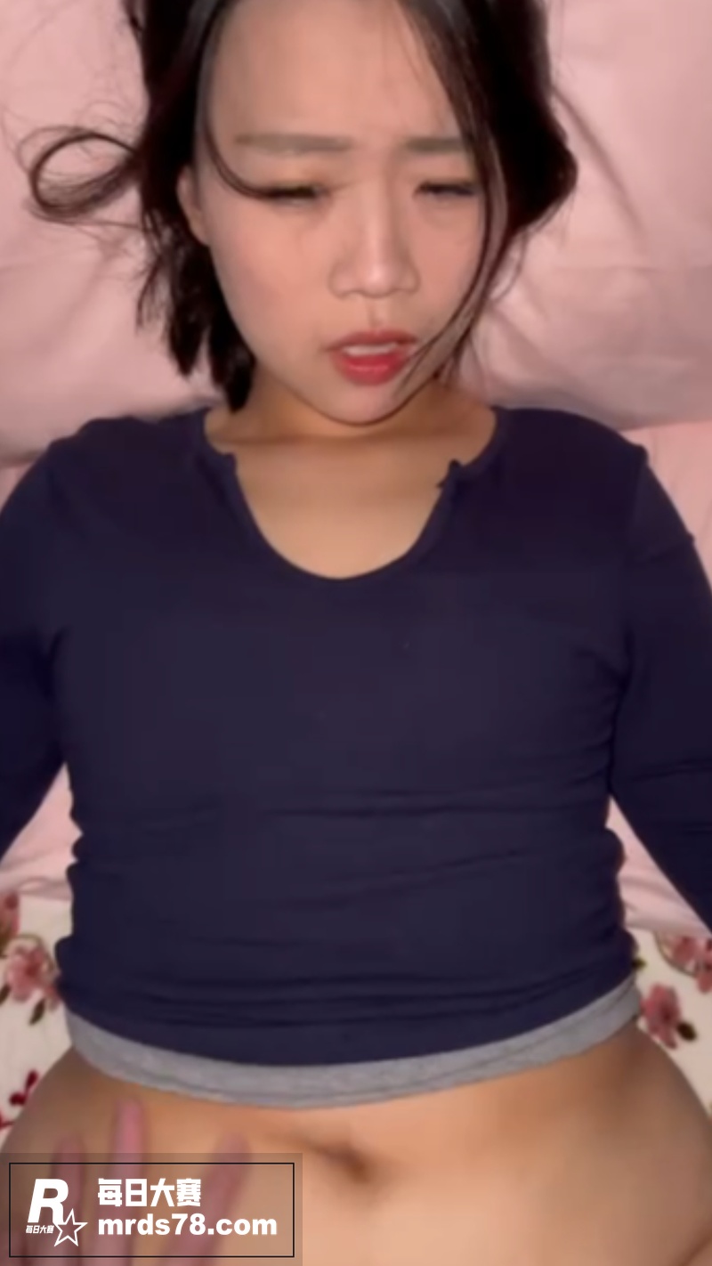 超反差母狗人妻被炮友相关图片8