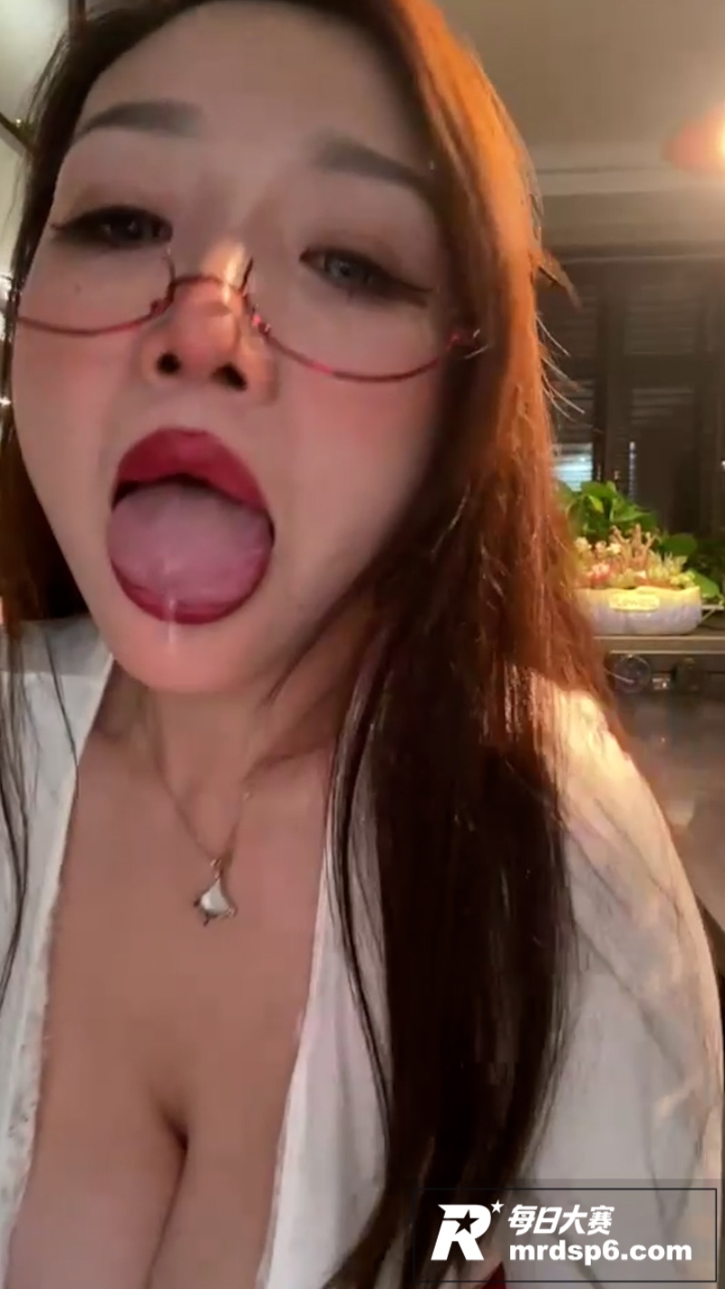 ST站巨乳肥臀少妇 相关图片4