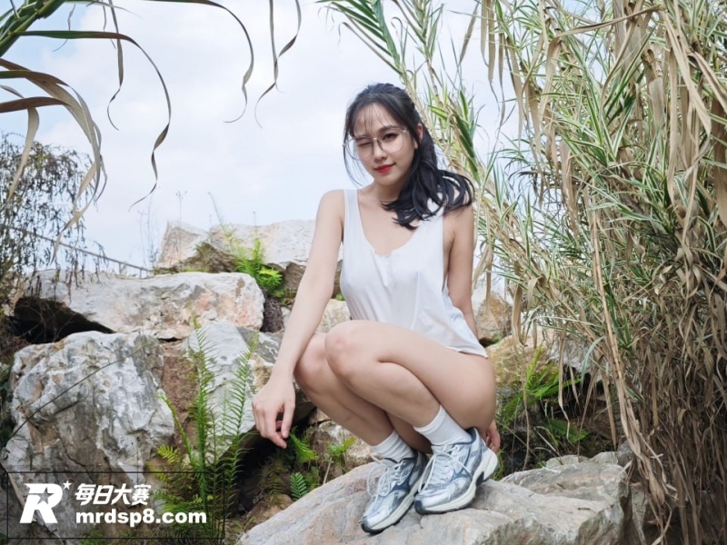 高颜值眼镜妹 Cea相关图片14